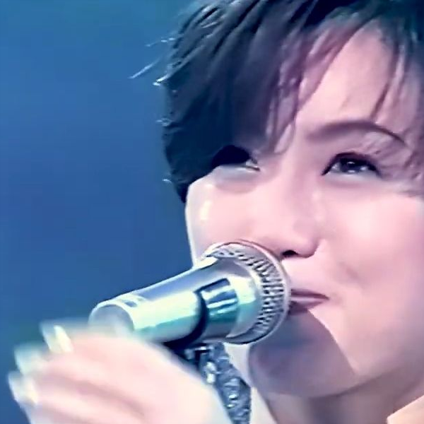 酒井法子哭了，哭得唱不下去| 碧いうさぎ(24時間テレビ「愛は