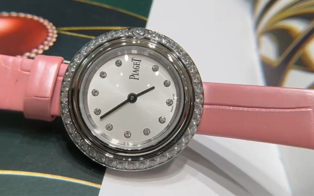 风格独特的伯爵时来运转系列女士石英腕表