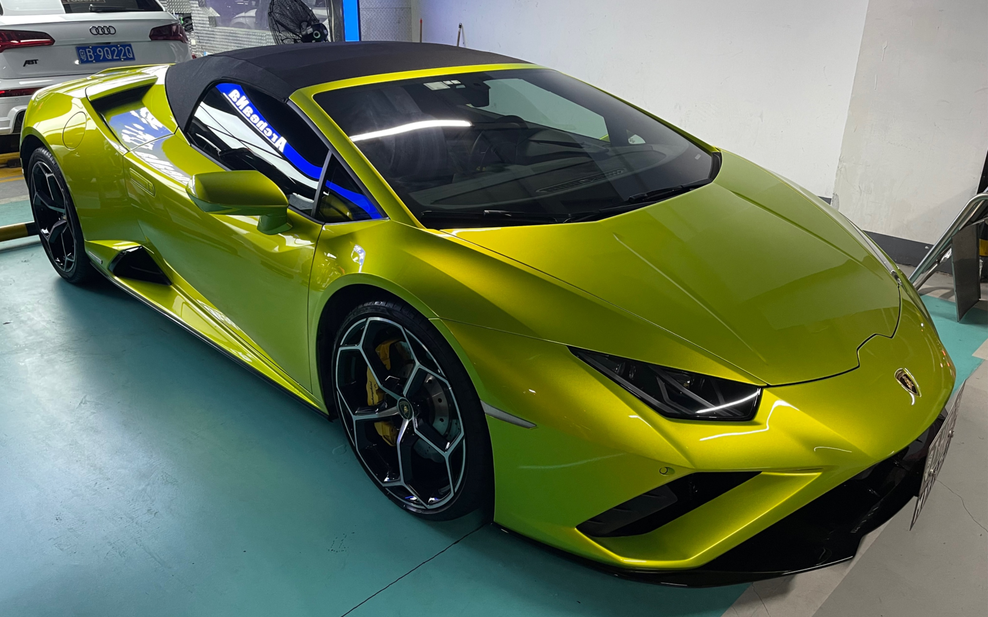 【深圳|huracán evo rwd spyder 】绿色敞篷小牛evo就是霸气,一车占