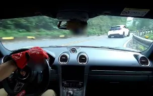 Скачать видео: 攻山 保时捷718cayman vs 丰田GR Yaris