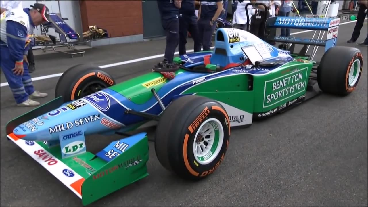 舒马赫驾驶父亲迈克尔-舒马赫1994年冠军赛车贝纳通b194_巡场表演