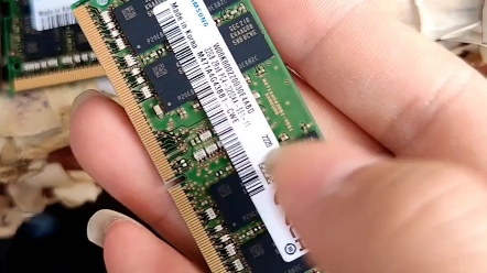 [图]极品罕见三星原厂单根32GB ddr4 3200笔记本内存 bdie颗粒 2022年全新正品 联想官方出品 喜欢可以联系我们 一分钱一分货