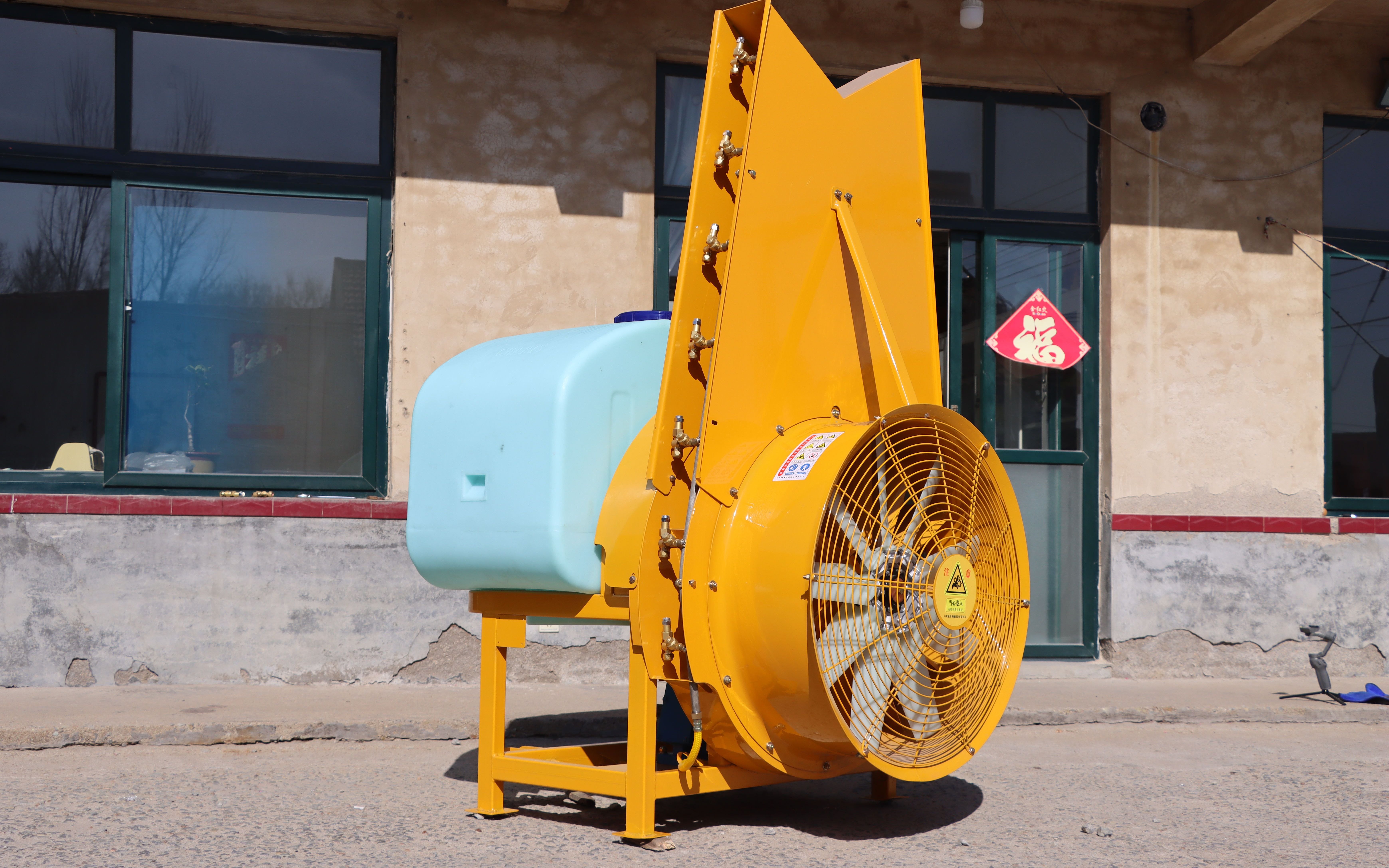 带风塔的果园风送打药机更适合哪种果园喷药呢?