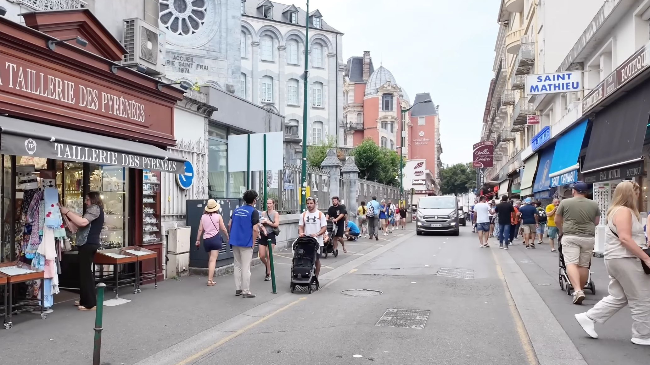 法国卢尔德徒步之旅