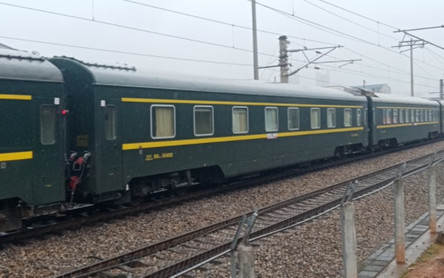 【高级软卧车】带有rw19t的k4250次出怀化站!