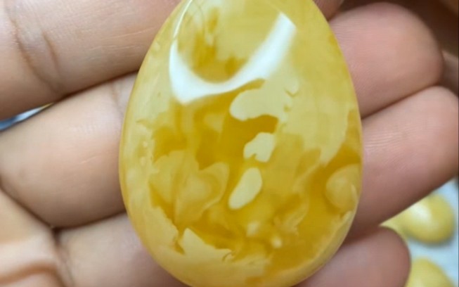 俄料黄花蜡溶洞妖花蜜蜡吊坠