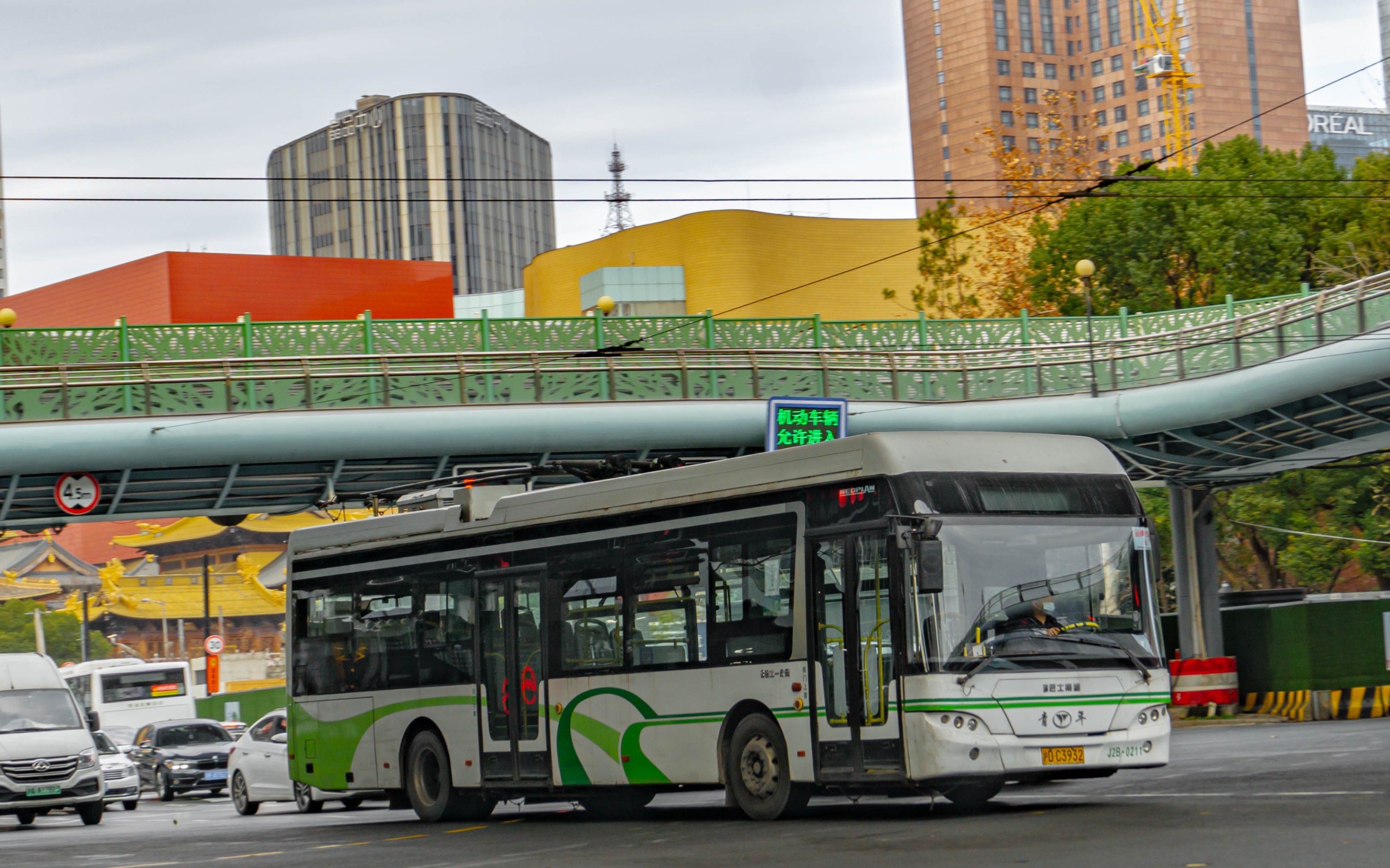 15路j2b电尼上海体育场-浙江北路天目东路