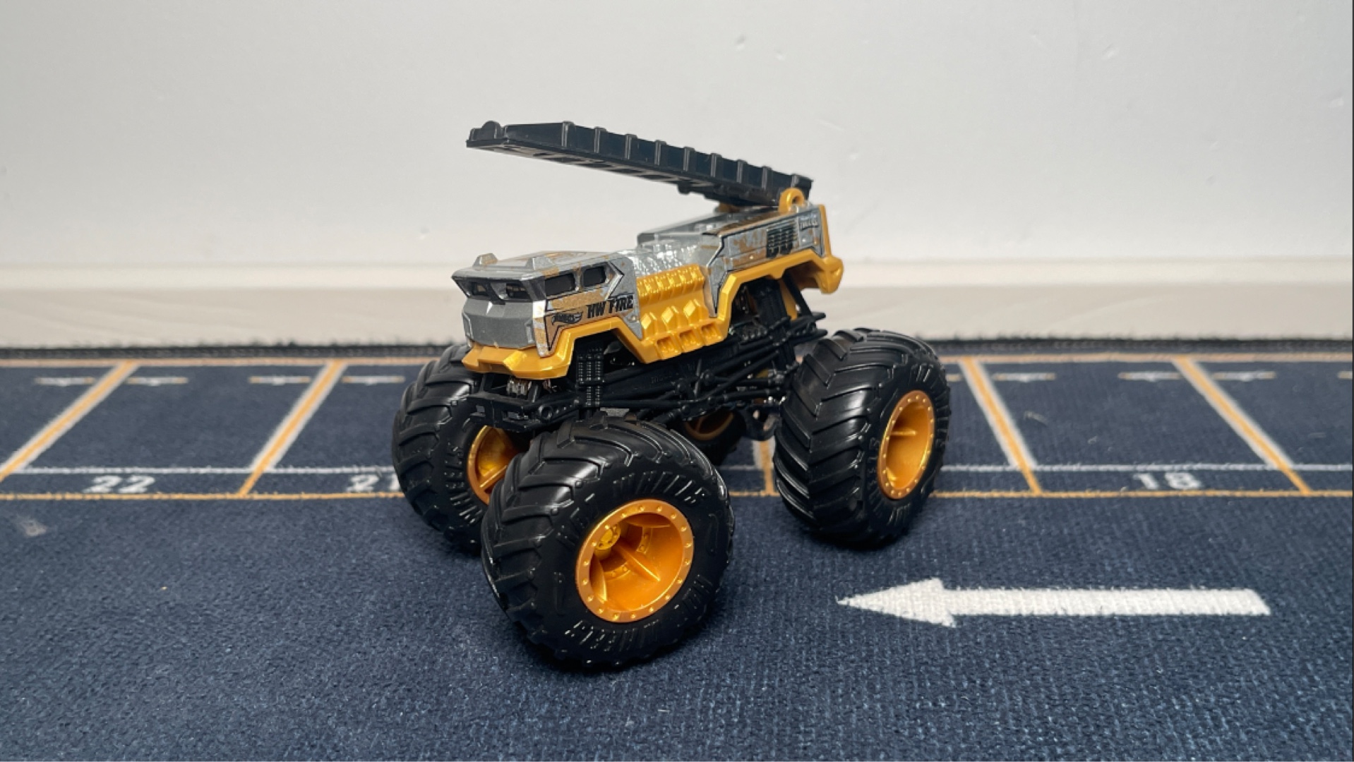 风火轮 hotwheels 狂野大脚车 消防车