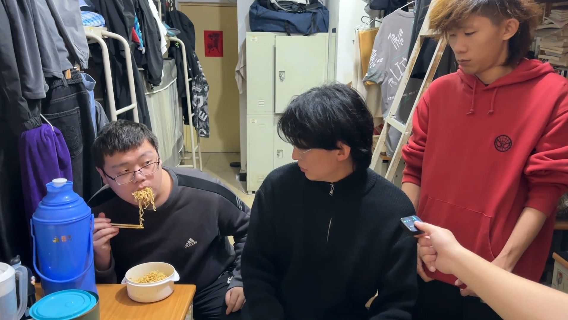 《关于室友用暖壶洗袜子这件事》