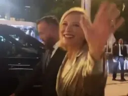 Descargar video: 20240909 tiff 多伦多国际电影节 银色礼服「Cate Blanchett 凯特·布兰切特」离场签名