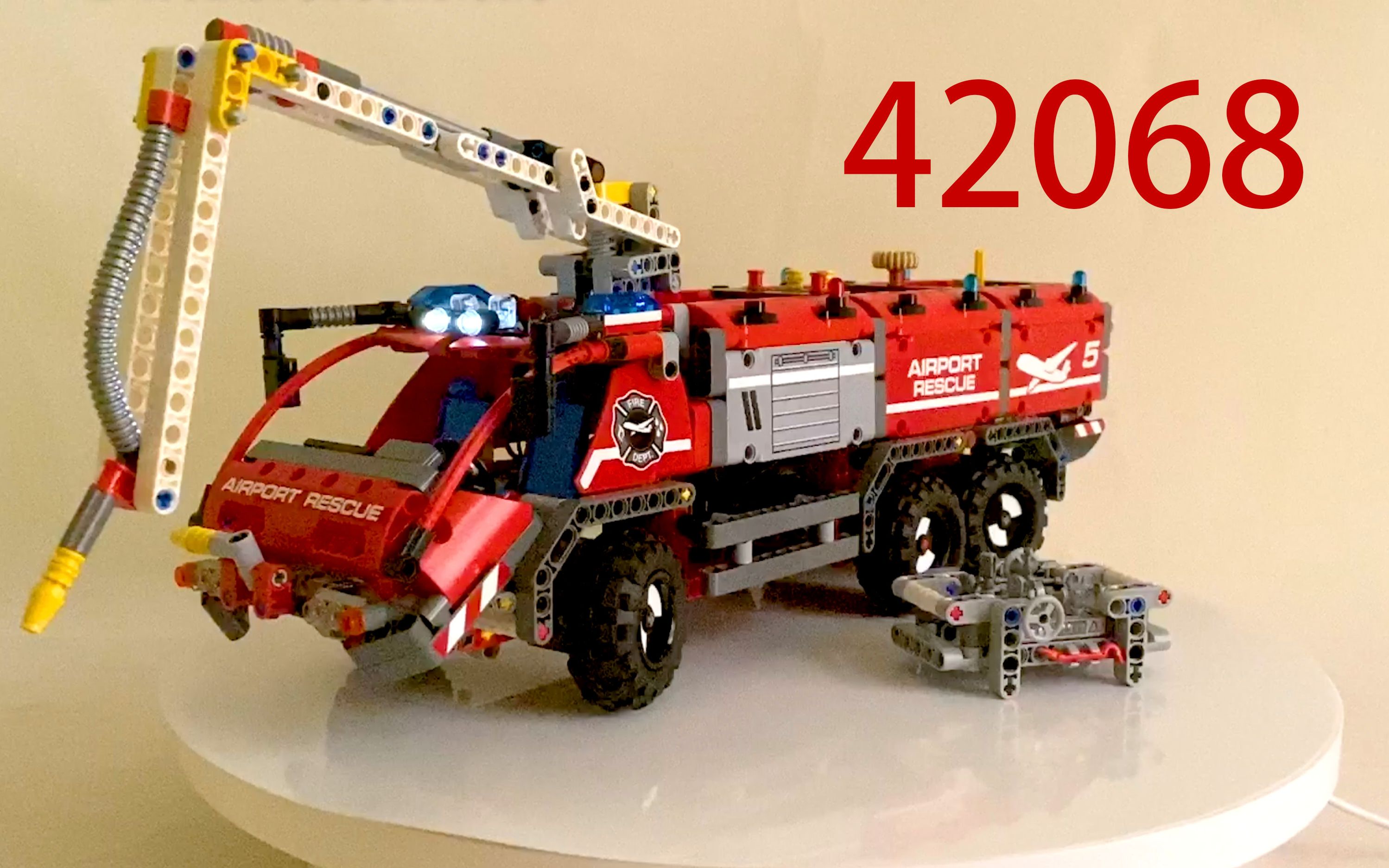 乐高机械组42068机场救援车,并不比b模式更出色.