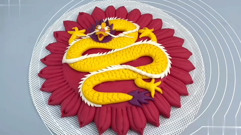 龙年蒸一锅龙馒头,松软好看,祝大家龙年蒸蒸日上.