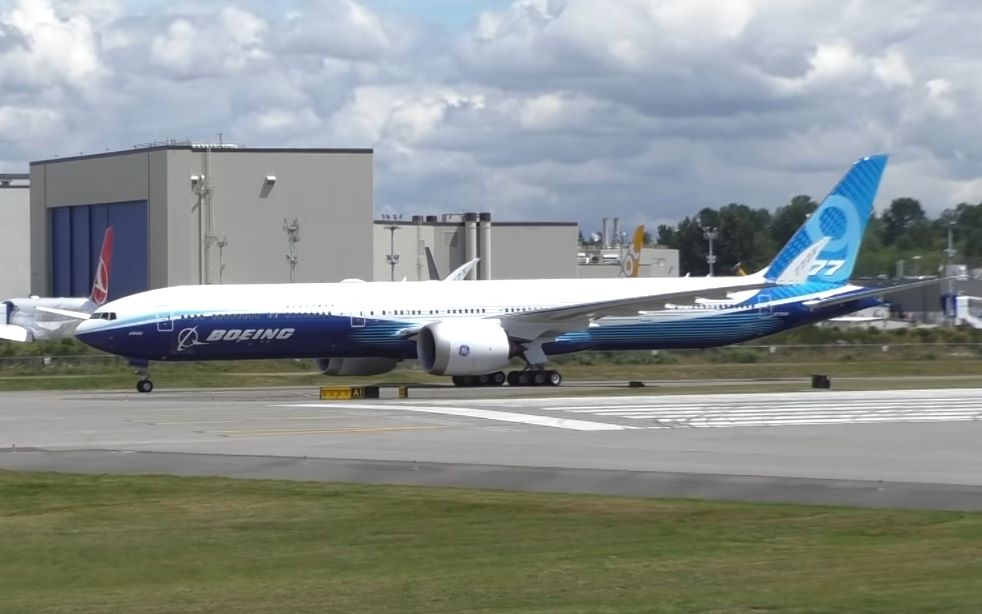 第一架波音777-9x 首次滑行测试_哔哩哔哩_bilibili