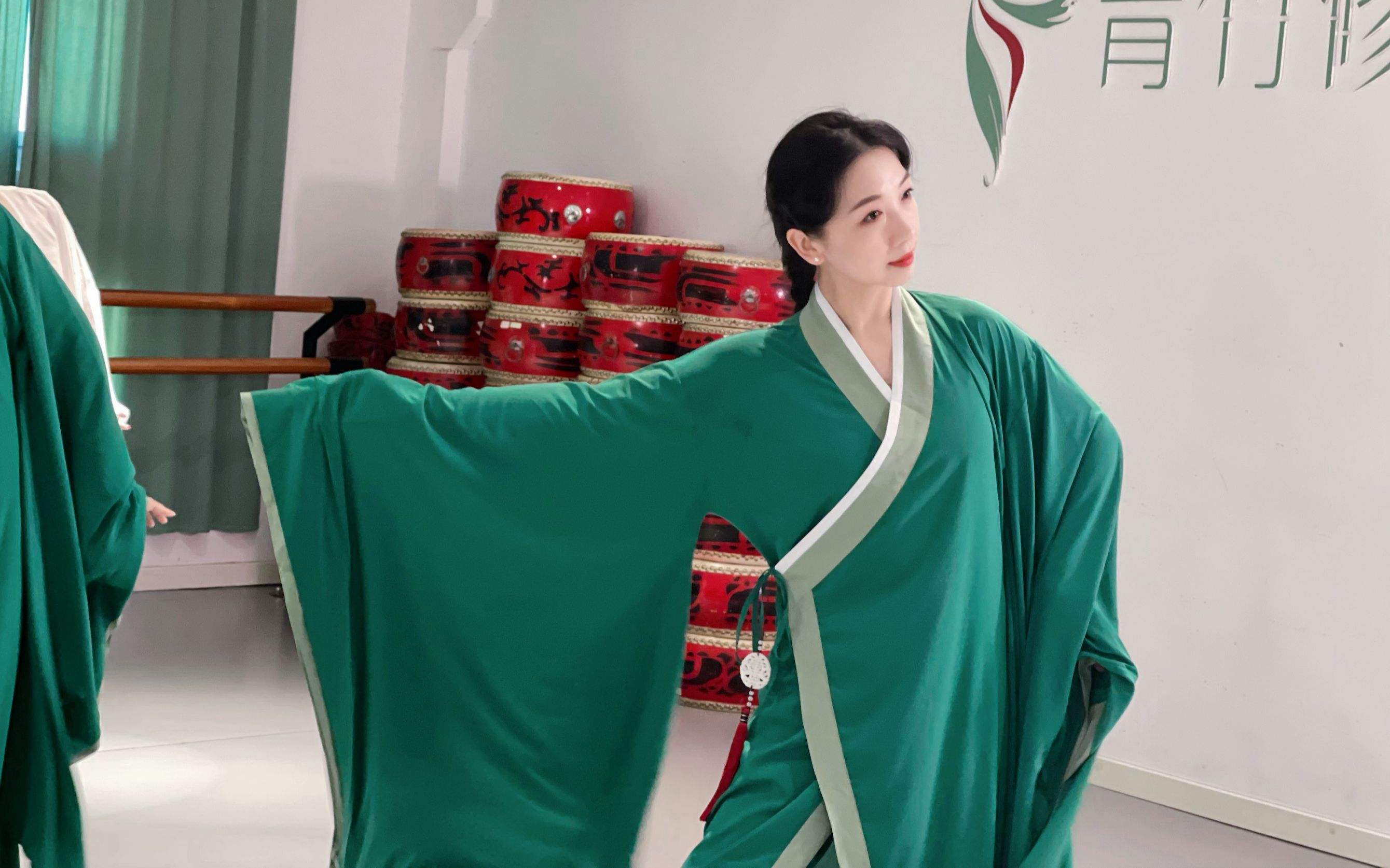 心心念念的绿色博袖终于上身舞起来啦!鸾飘凤泊结业撒花95