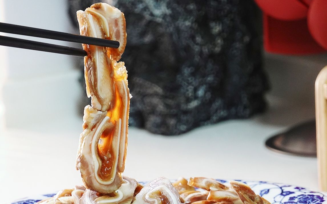 千层猪耳制作成功,一口一个嘎嘣脆,有滋有味,老过瘾了!