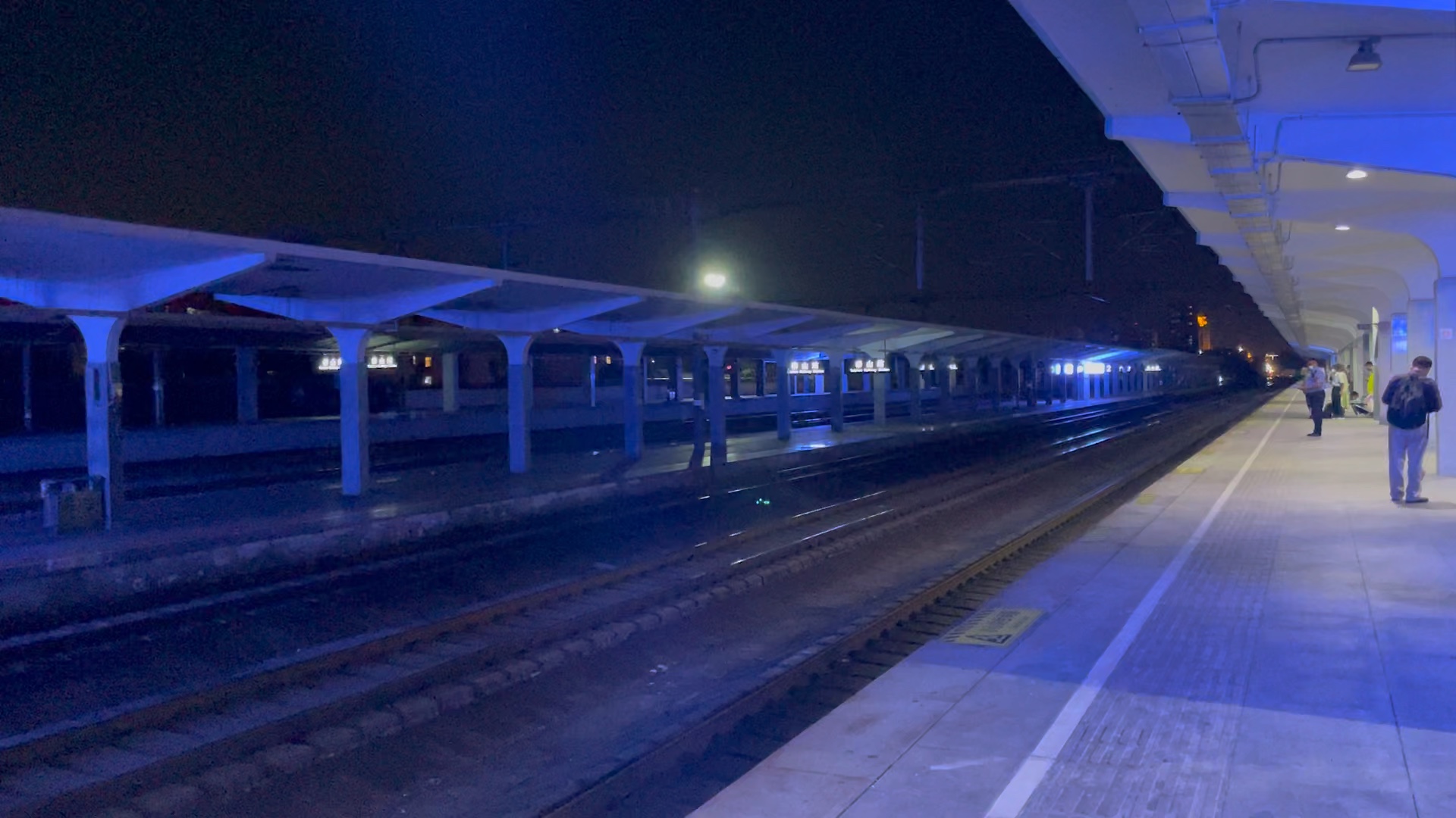 上海局1461次列车泰山站进站