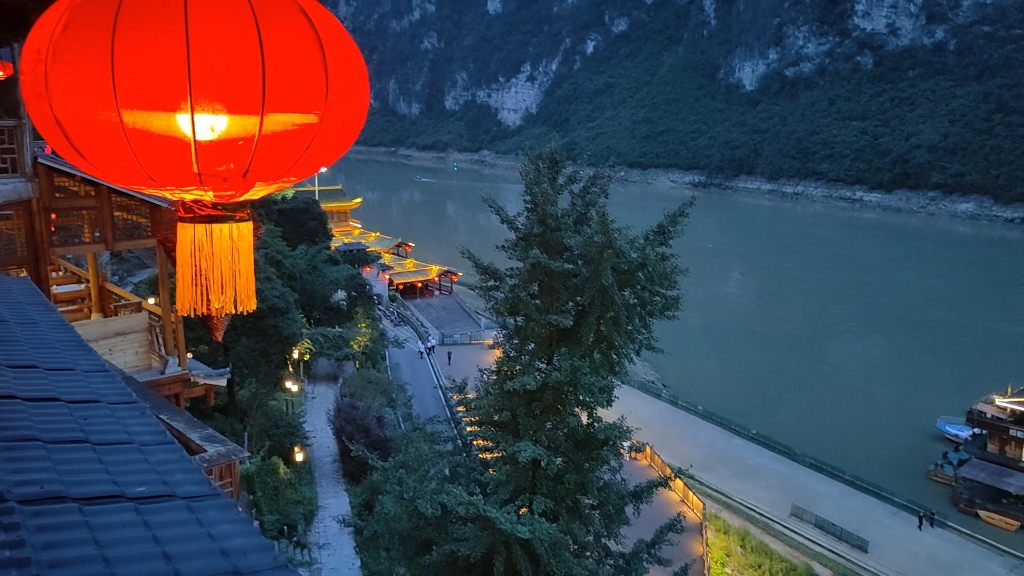 《灯火里的中国》