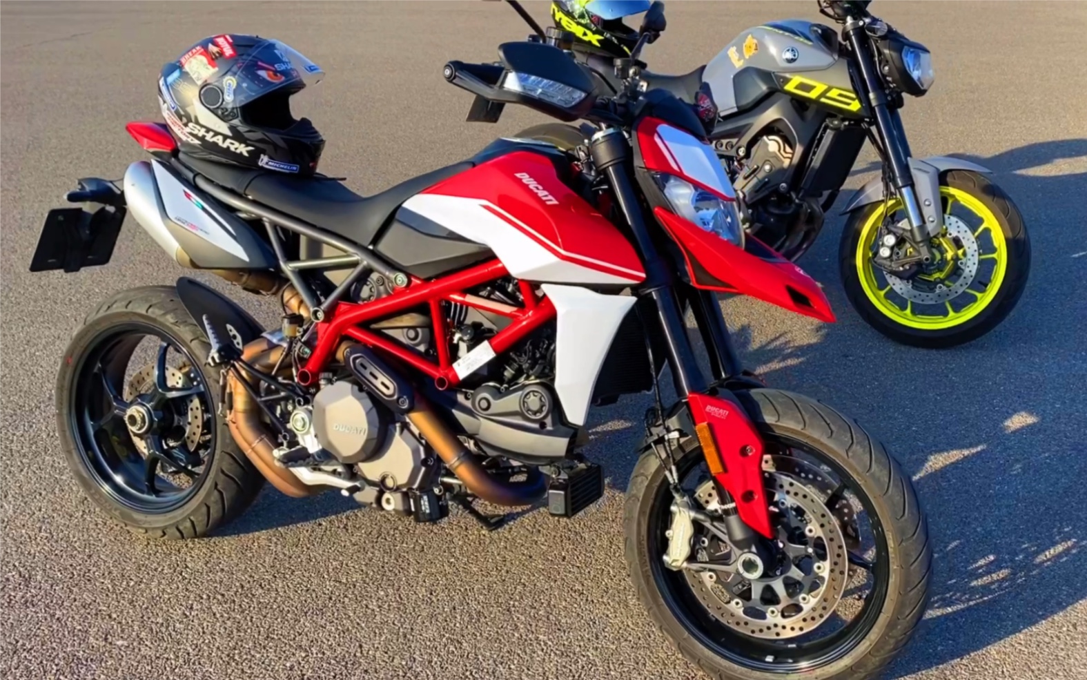 嘎嘎一辣斯 好久没发啦 杜卡迪骇客950