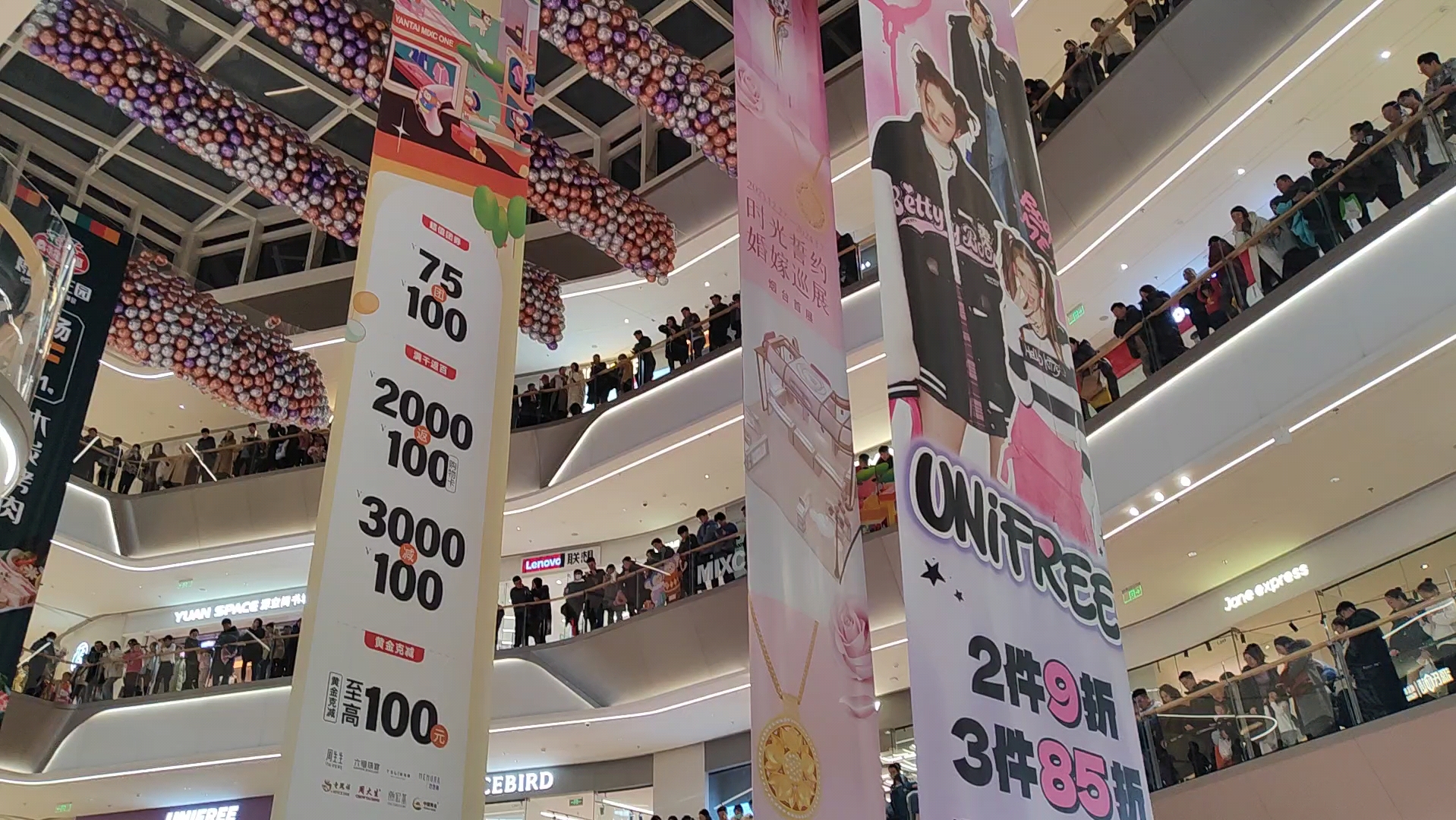 跨年那天商场有一万个人