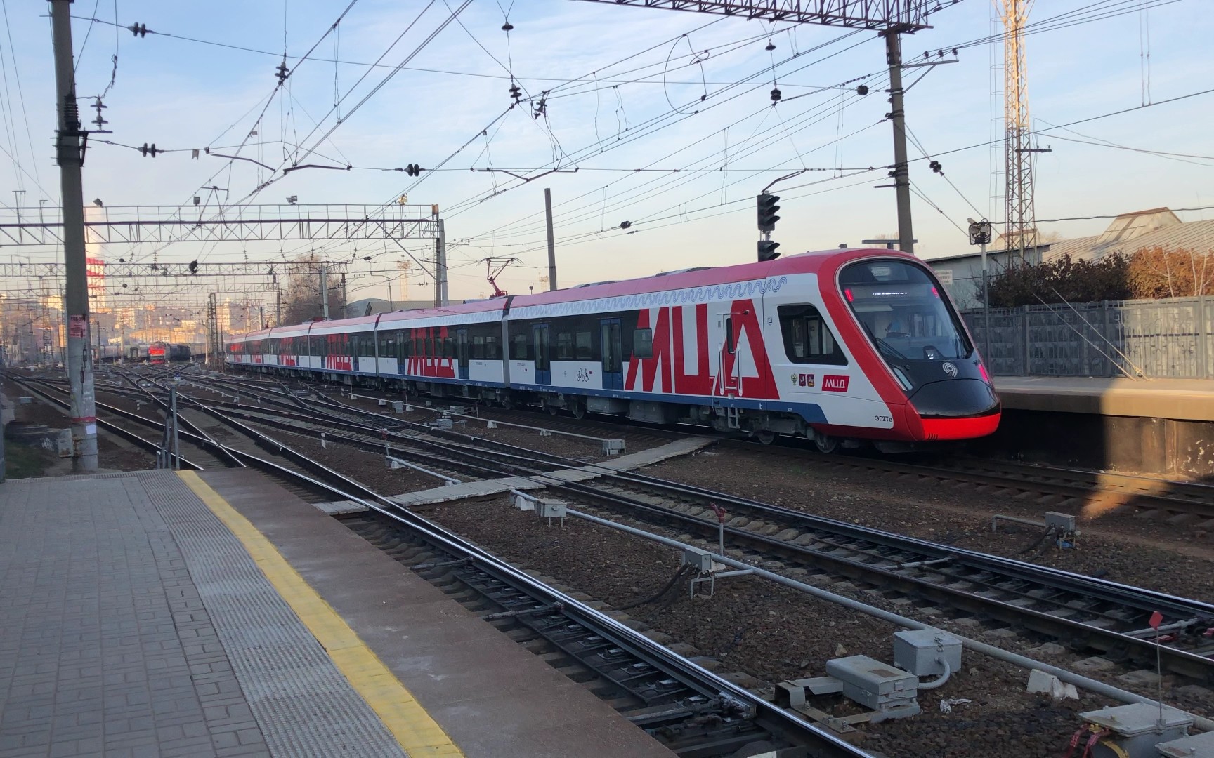 站台观测俄罗斯铁路莫斯科中央直径线d1线d2线ЭГ2Тв金黄鹂Иво