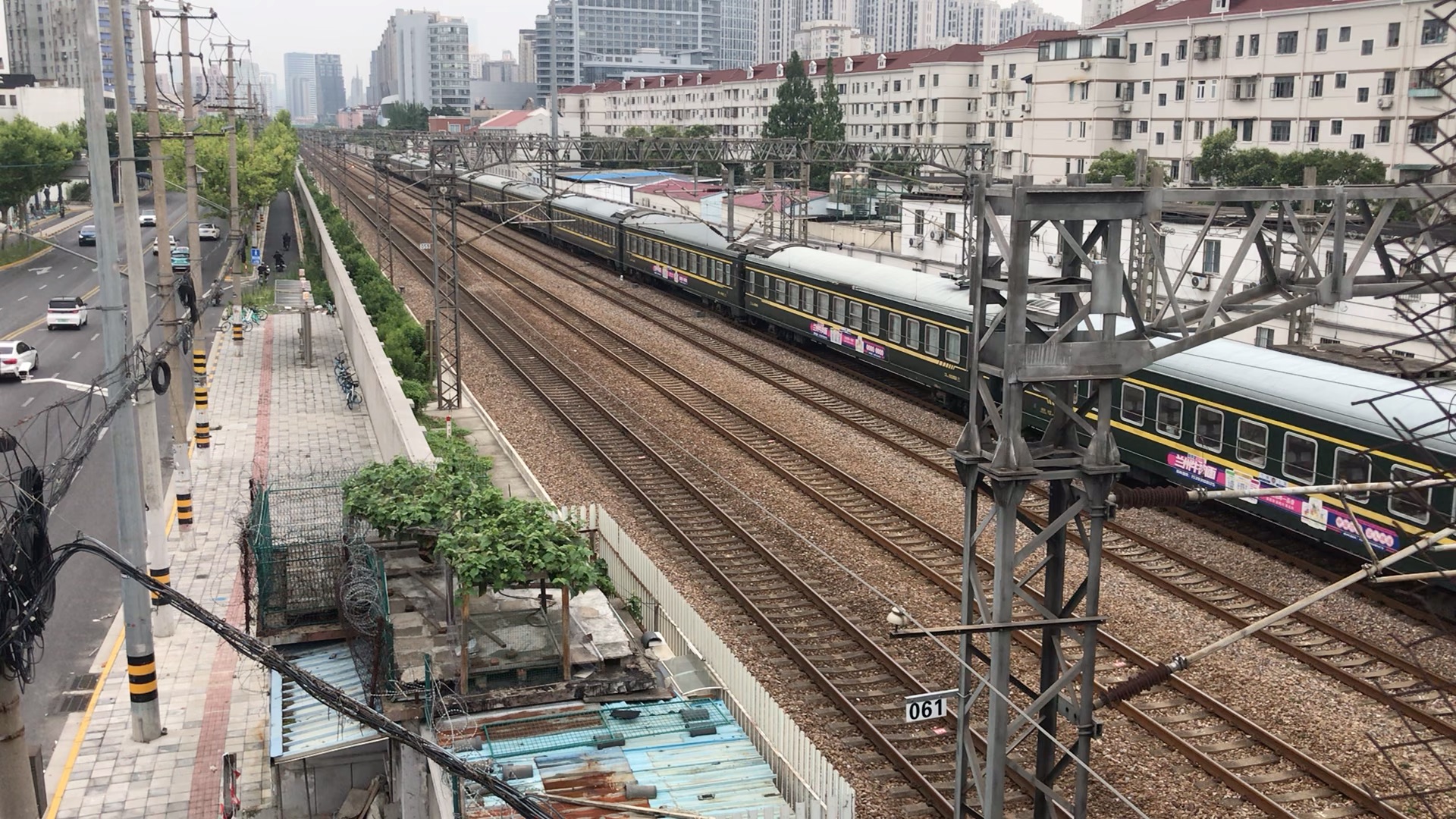 兰局兰段hxd3d牵引刷绿25k广告车