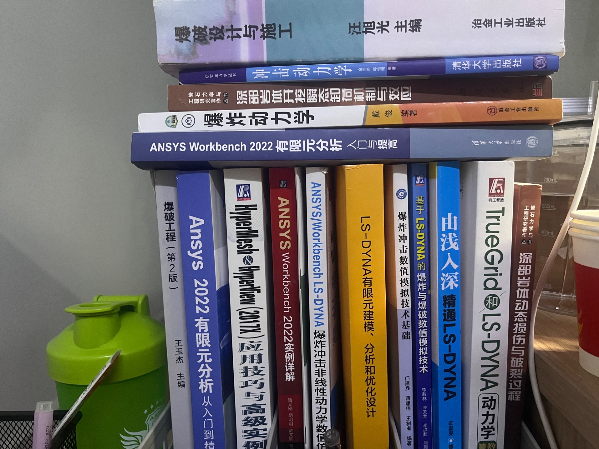 本人为某985国家重点实验室博士在读,阅读了大量的爆炸冲击方向的书籍以及文章,并且具有参与国家重点研发计划数值仿真及实际工程经验,提供合作服...