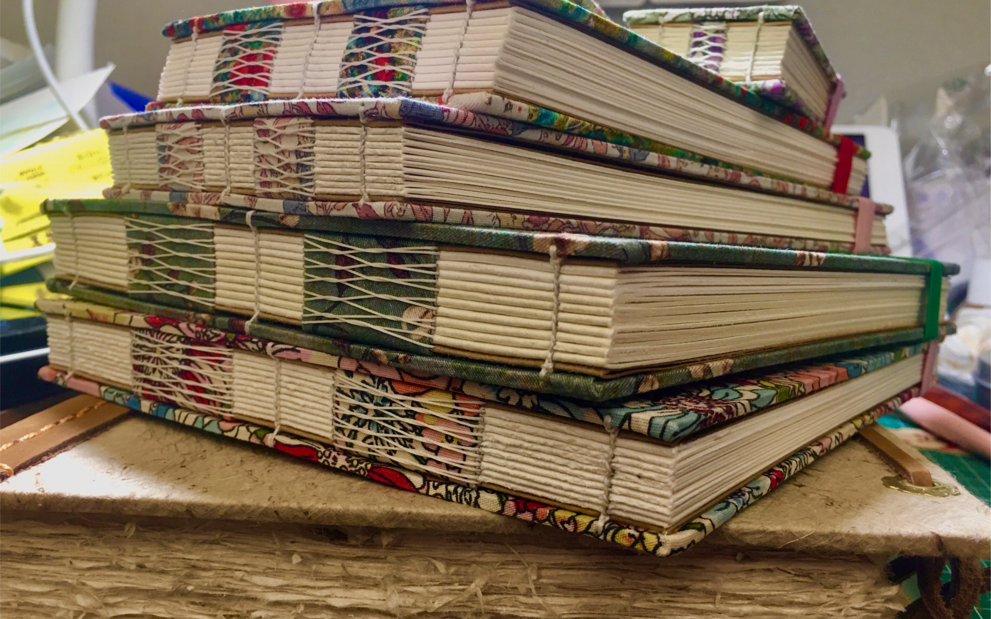 【水彩·水彩本子开箱】开箱东巴纸本和手工露脊水彩本,本子推荐