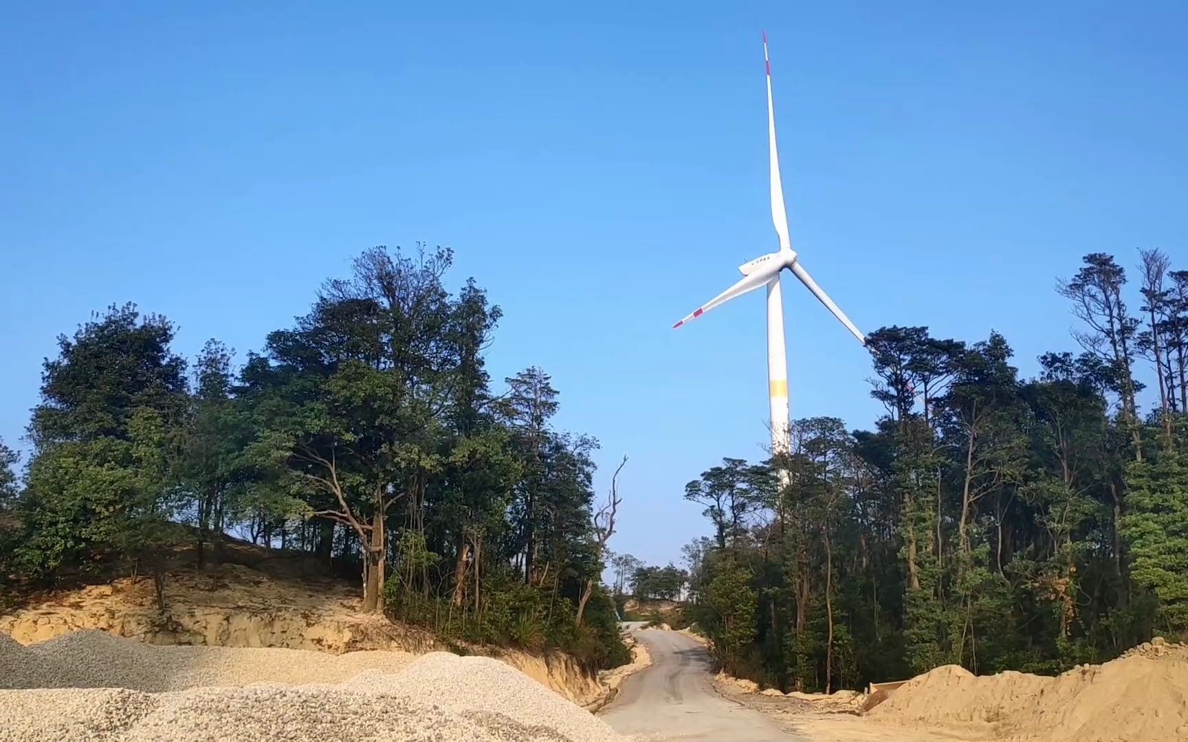 佛冈黄花石寨风车山图片