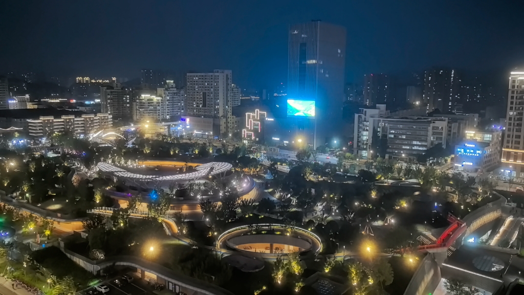 临安人民广场灯火璀璨