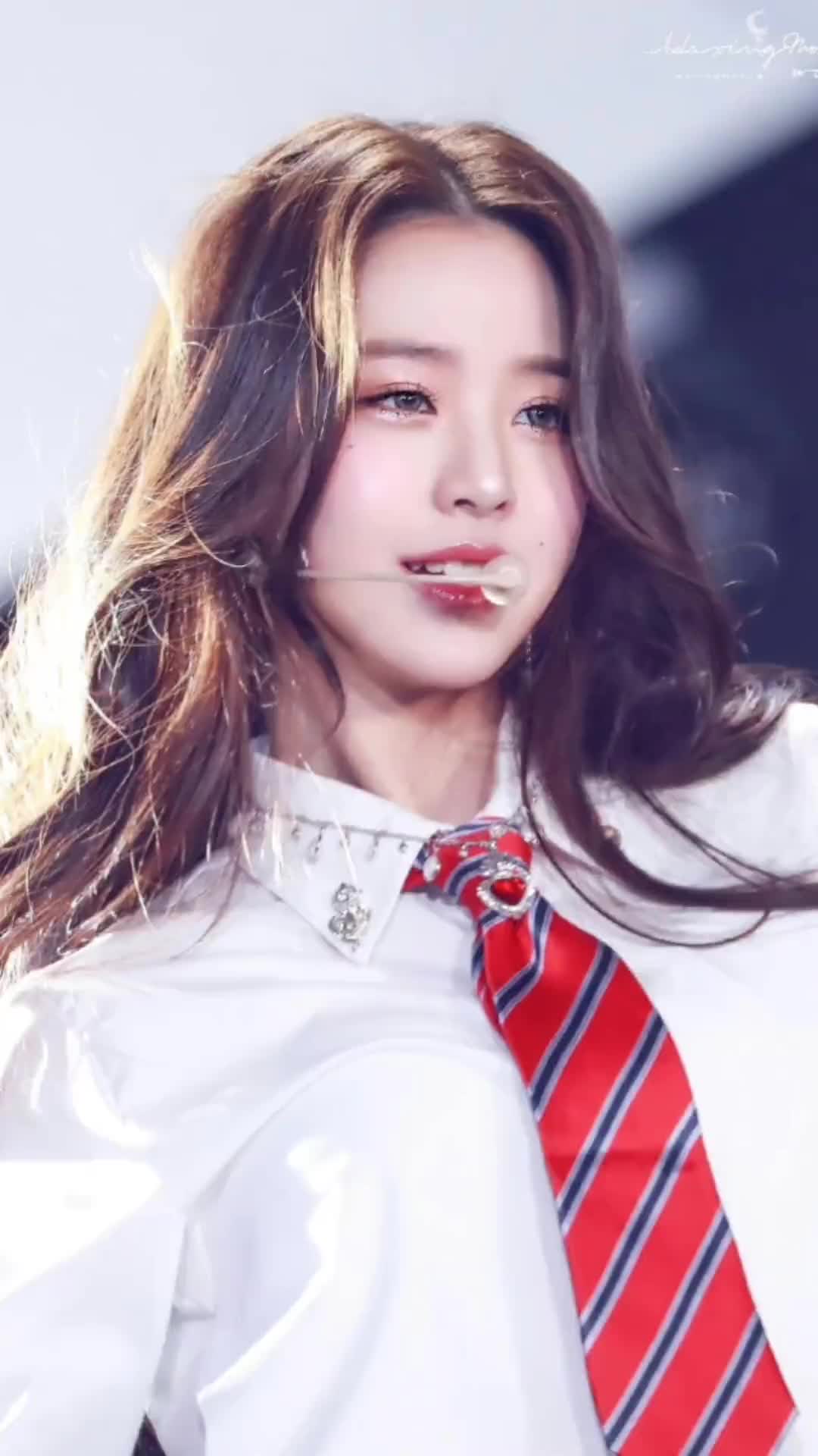 再现学院风真的是在发光的美貌张元英直拍elevenive女团