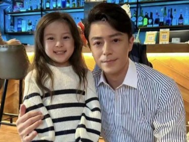 林心如霍建华三口之家幸福感爆棚