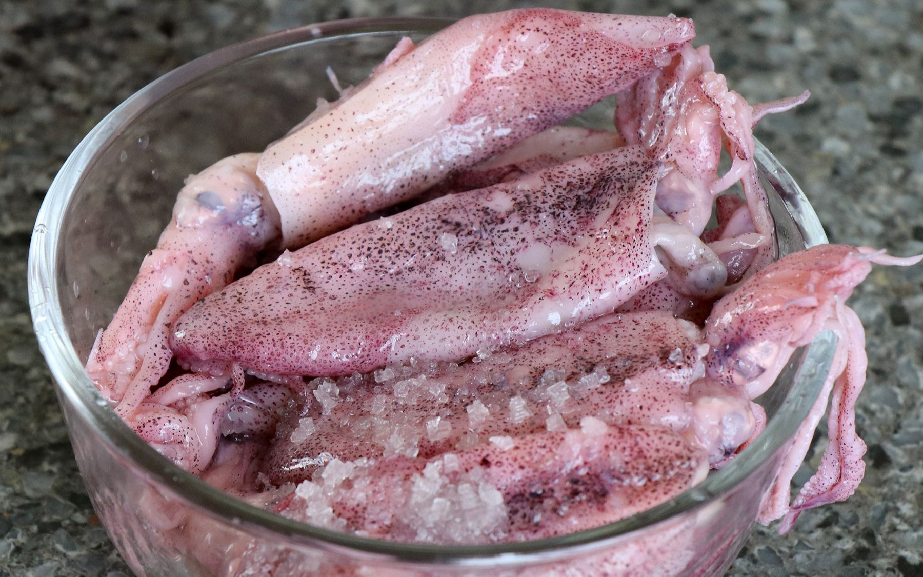 家乡传统咸鱿鱼的腌制方法放一年都不会坏味道极好