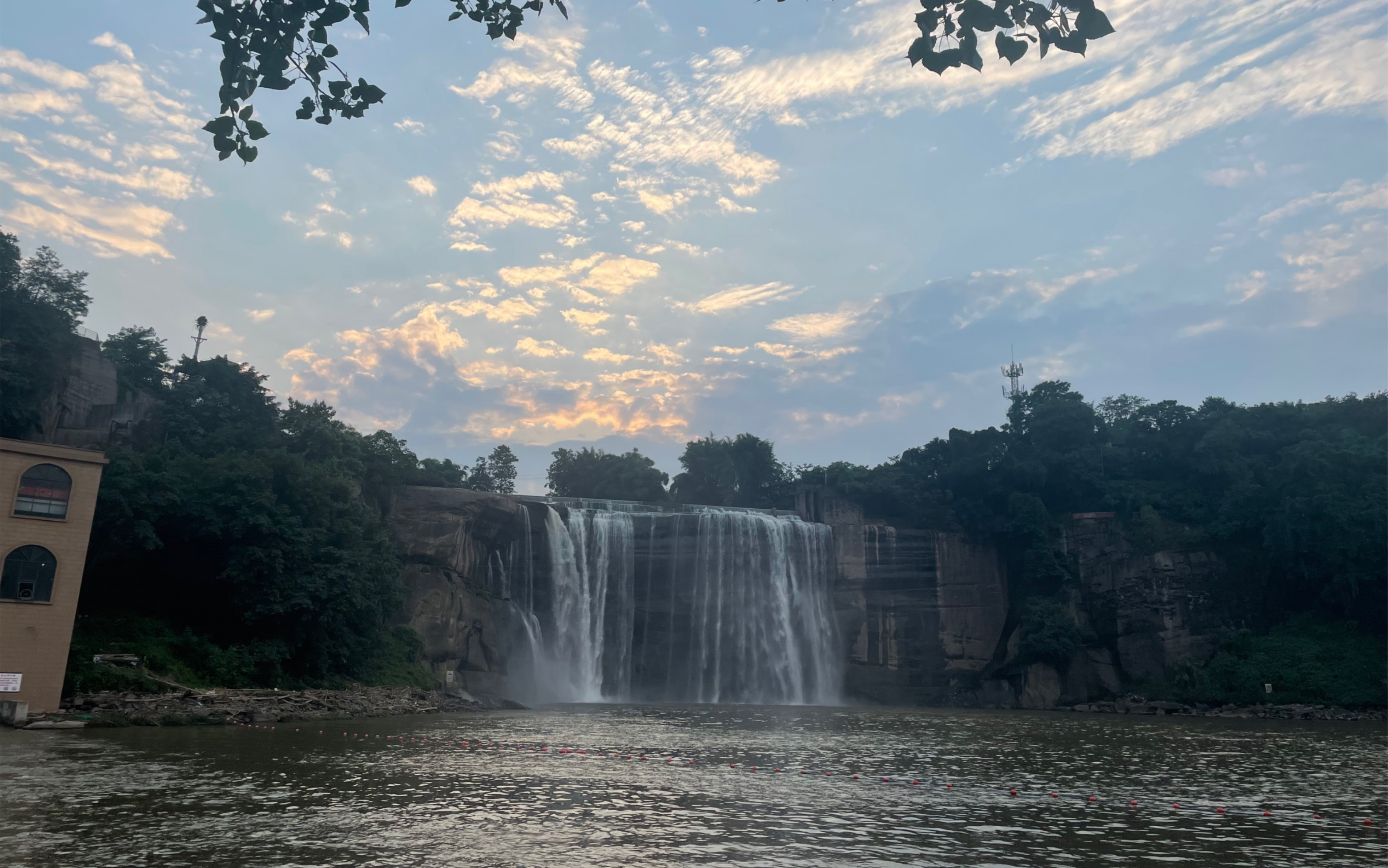 骑车看风景大磨滩瀑布