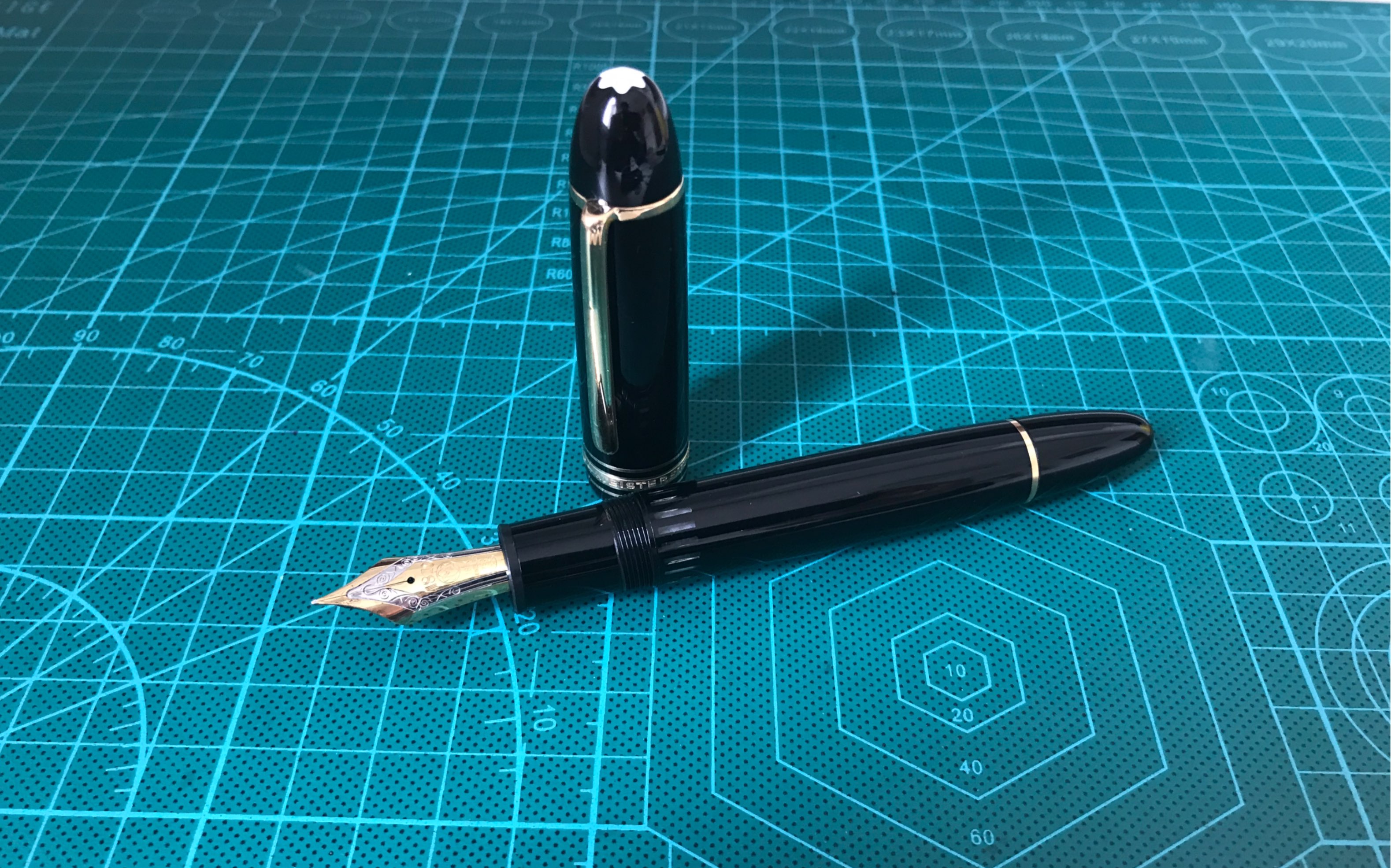 一支肥龙中的战斗机之万宝龙149海明威尖