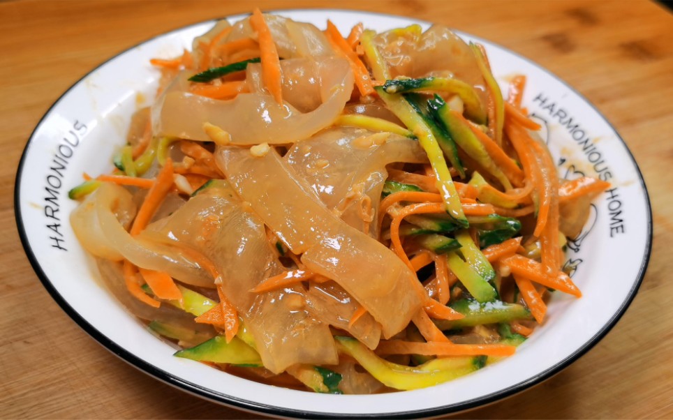 芝麻酱拉皮的家常做法,爽口开胃,味道香浓,我家隔三差五做一次