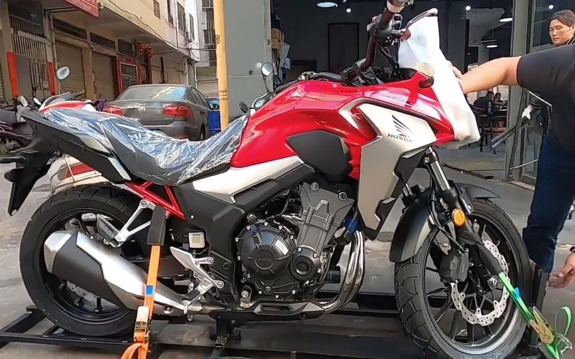 2020款本田cb500x開箱,落地8萬帥氣逼人,看看細節如何?