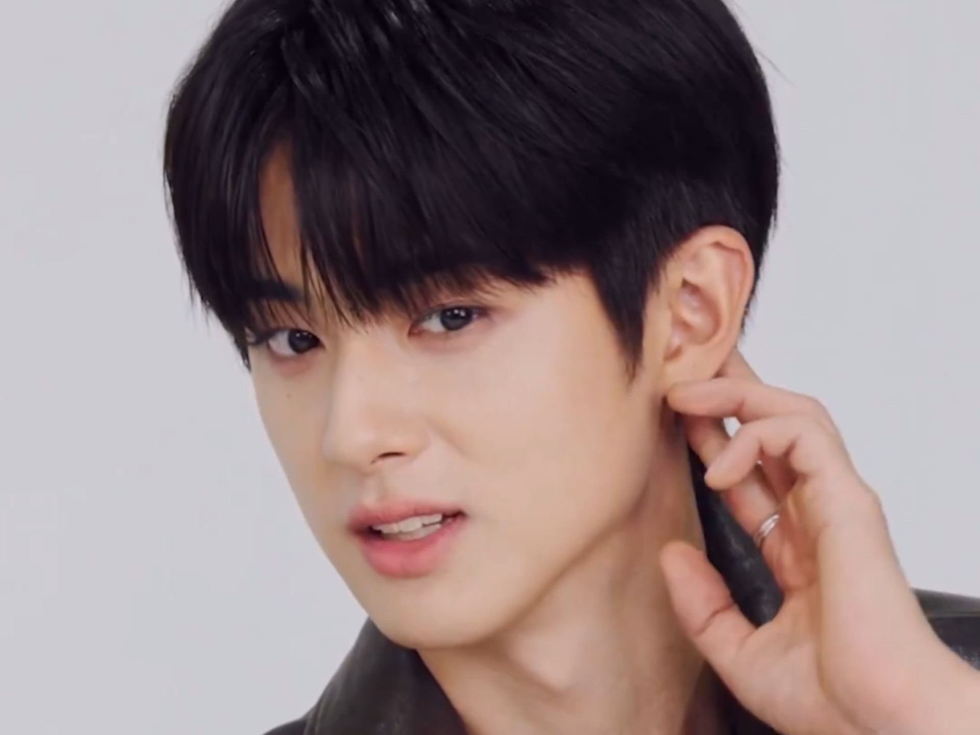 初次为了爱 viugs采访 金旻奎cut