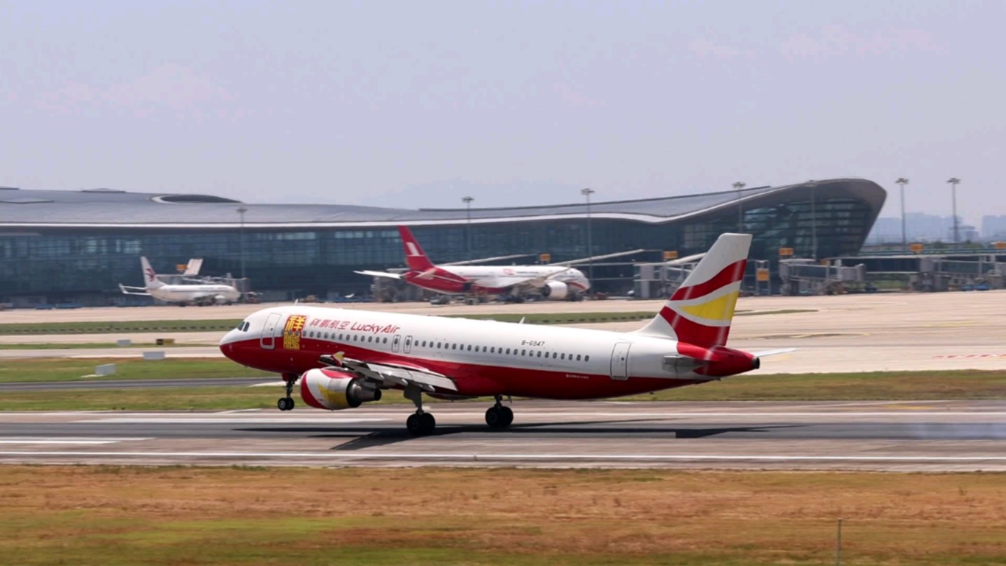 祥鹏航空a320着陆