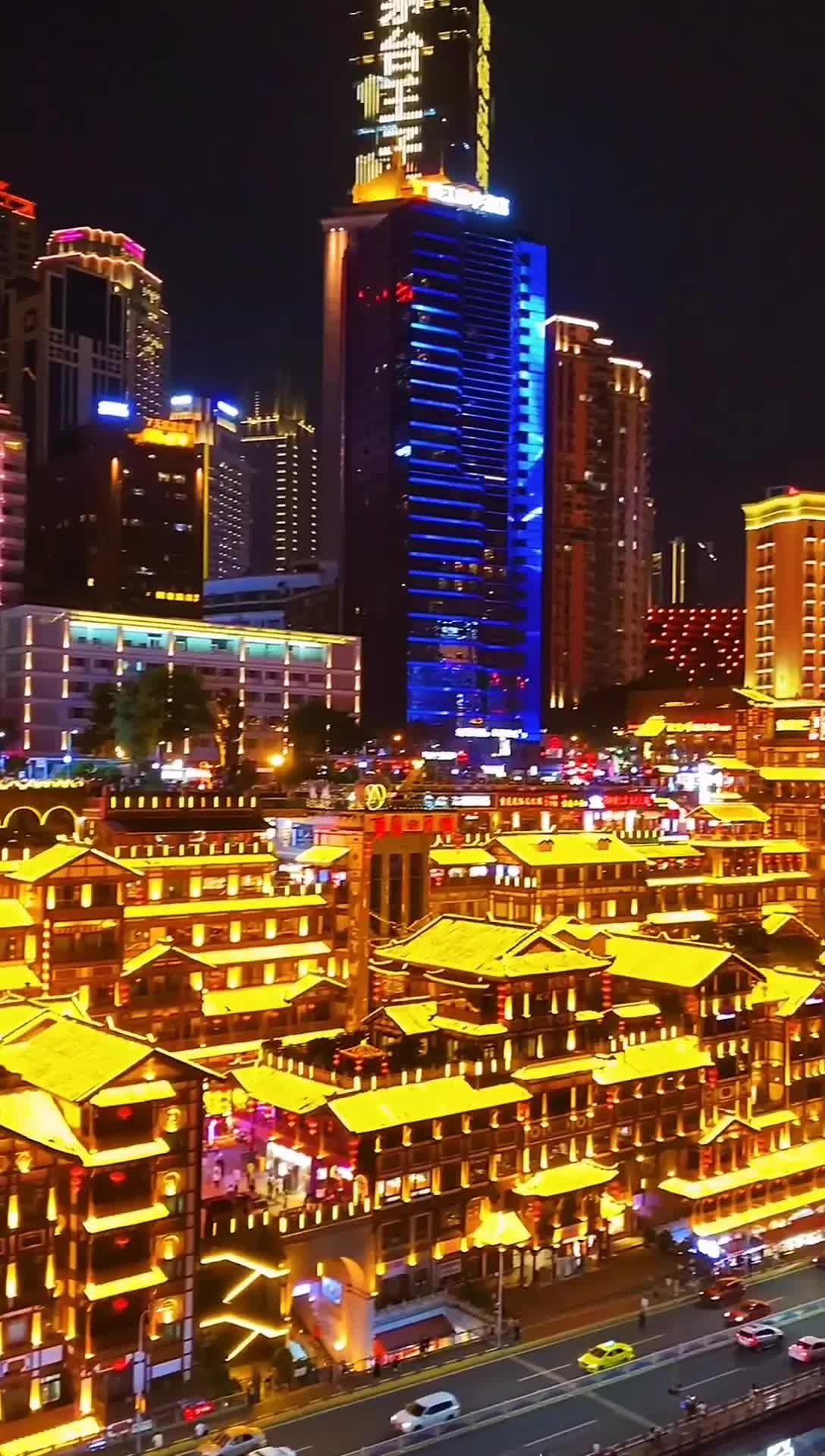 [图]国庆节来重庆，一定不能错过它的夜，站在桥上观两江夜景，坐在游轮上穿过千厮门大桥，吹着嘉陵江的晚风，看山城最美夜景 重庆