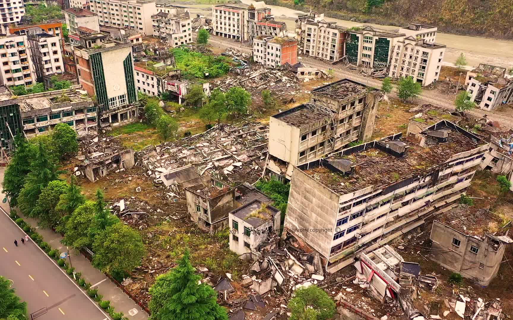 2008年5月12日,同属汶川大地震震中的北川老县城,被按下了永久暂停键