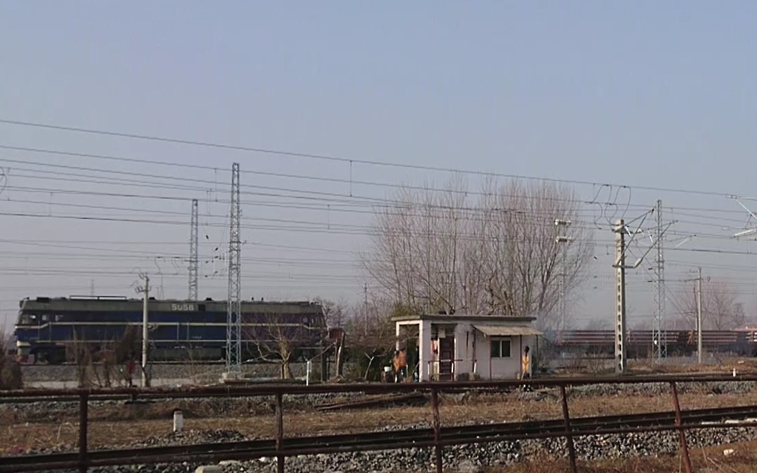 df4c蓝猫牵引超长长轨列车跨越青龙山站_哔哩哔哩 (゜-゜)つロ 干杯