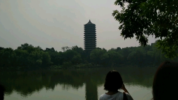 [图]未名湖畔的姑娘～