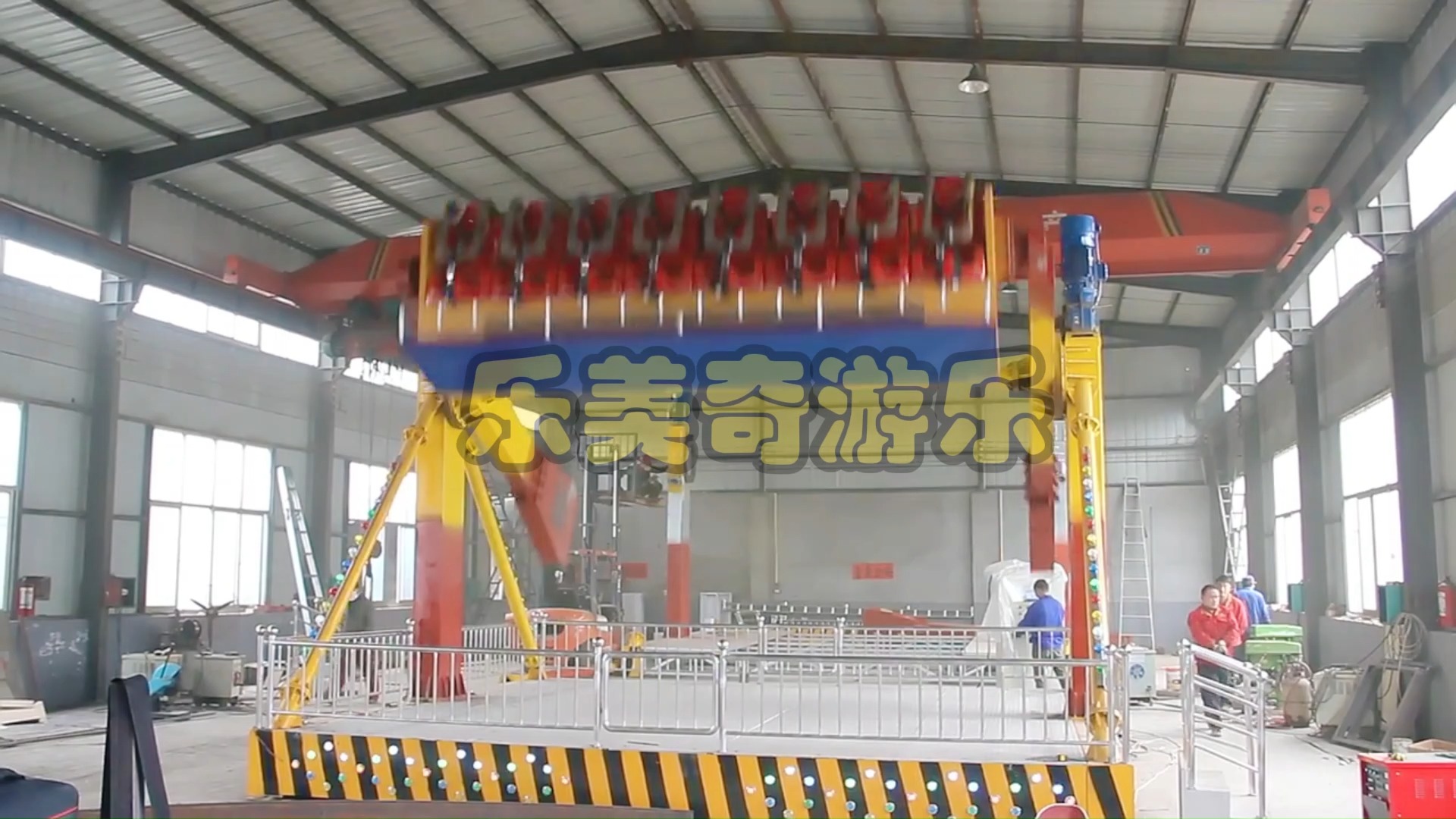 20座高空揽月游乐设备工厂试机 乐美奇遨游太空