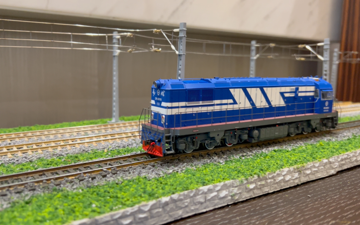 【火车模型】长鸣东风5g到货,简单上轨测试一下