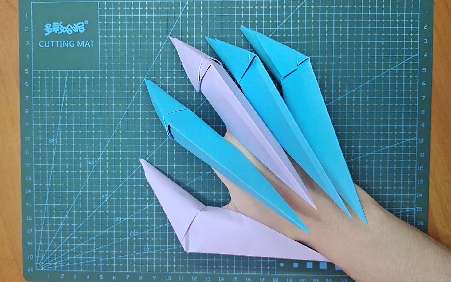 好看有趣的折纸恐龙指甲