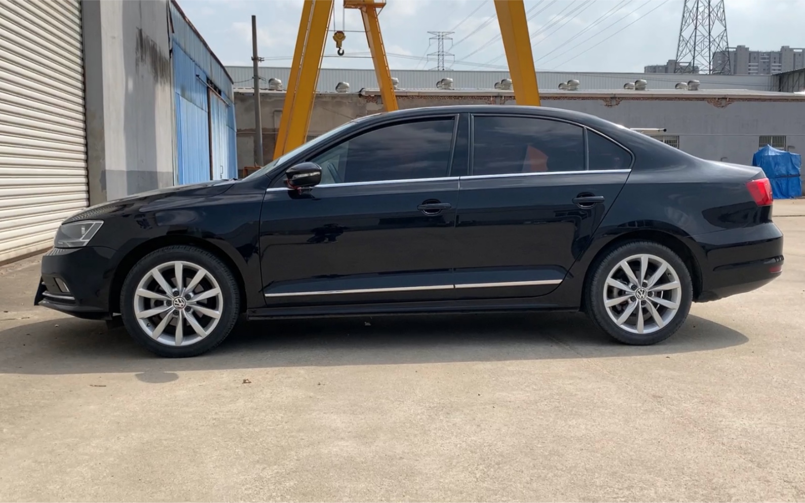 静态展示2016年一汽大众速腾16l手动