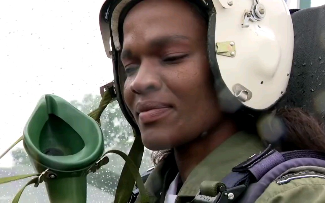 津巴布韦空军首位女战斗机飞行员_哔哩哔哩_bilibili