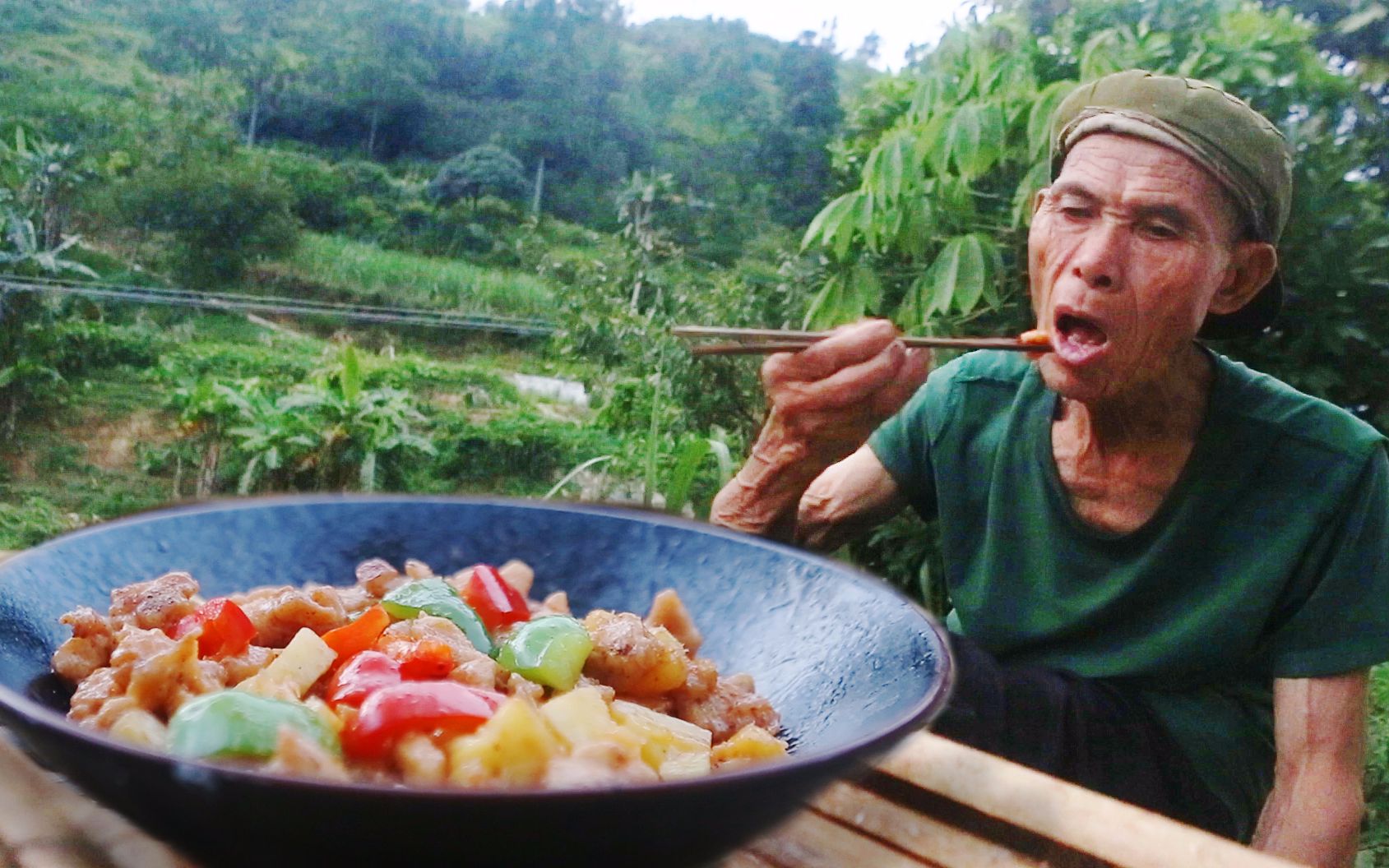 在农村想吃咕咾肉咋办?小伙动手自己做,味道比城里的还美味哔哩哔哩bilibili