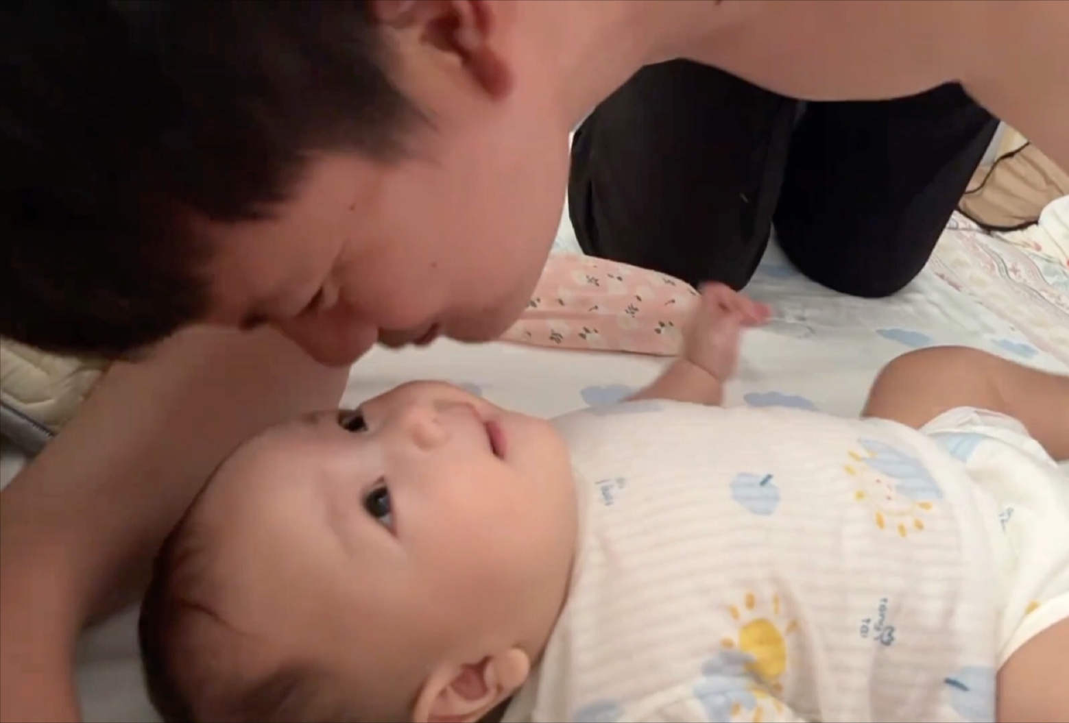 爸爸带娃腻歪不完，这老登对自己的作品可满意啦