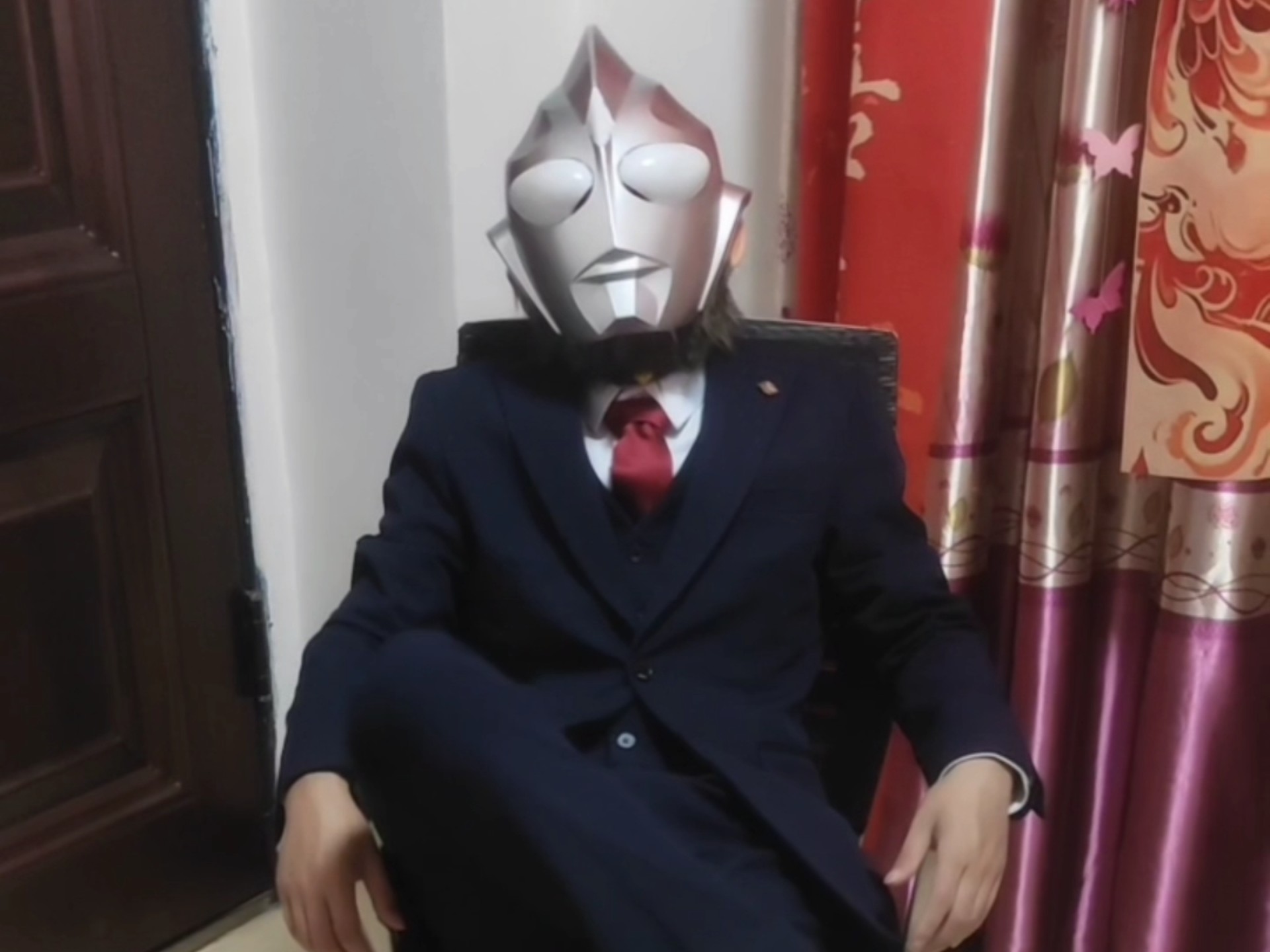 迪迦奥特曼穿西装